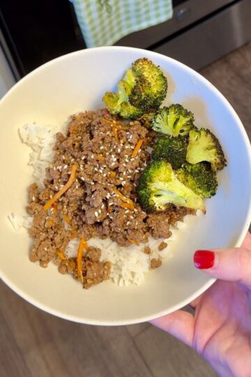 mongolian beef bowls with broccoli, rice in bowl