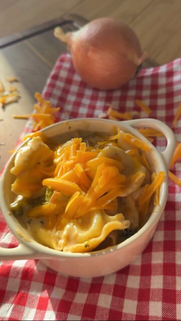 Crockpot Broccoli Cheddar Tortellini Soup